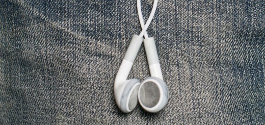 headphones 520x245 photo headphones 520x245 17 mobile apps to help you discover new music