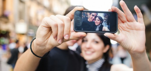 shutterstock 159175196 520x245 photo shutterstock 159175196 520x245 Groopic, an app to help you take group photos, goes freemium and launches on Android