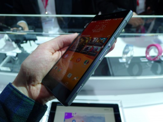 P1050051 520x390 Sony Xperia Z2 hands on:  A promising rival to the Samsung Galaxy S5